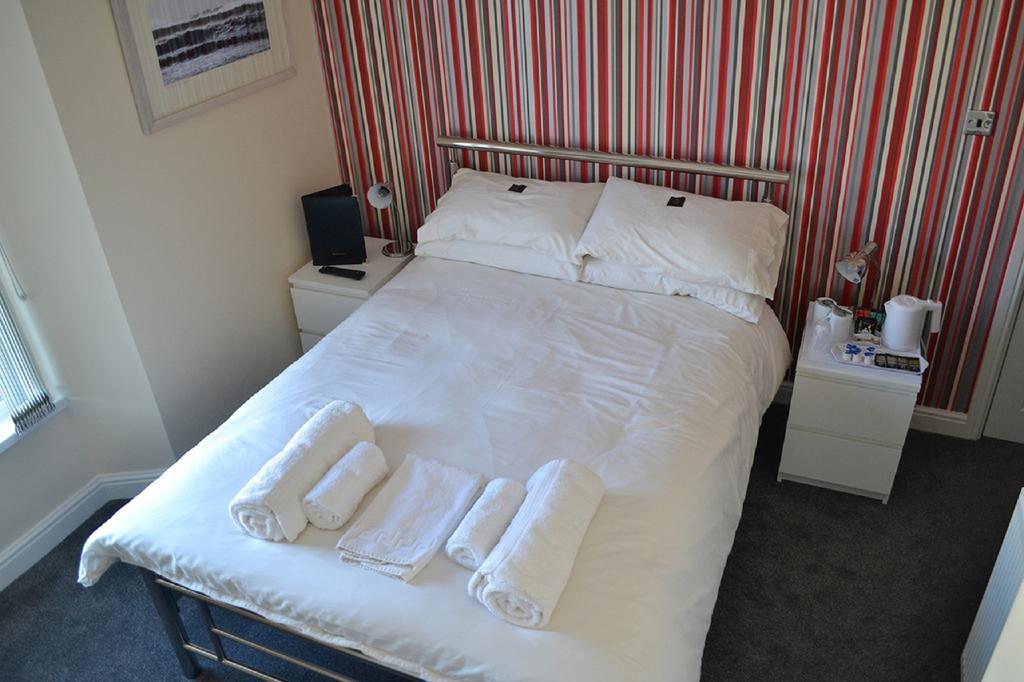 White Rose Guest House Tenby Oda fotoğraf