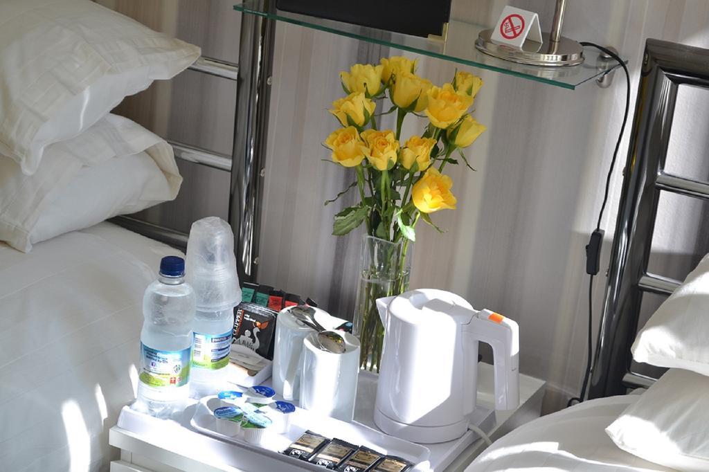 White Rose Guest House Tenby Oda fotoğraf