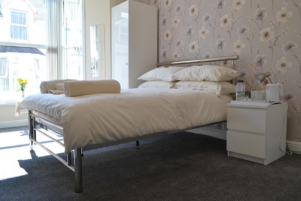 White Rose Guest House Tenby Oda fotoğraf