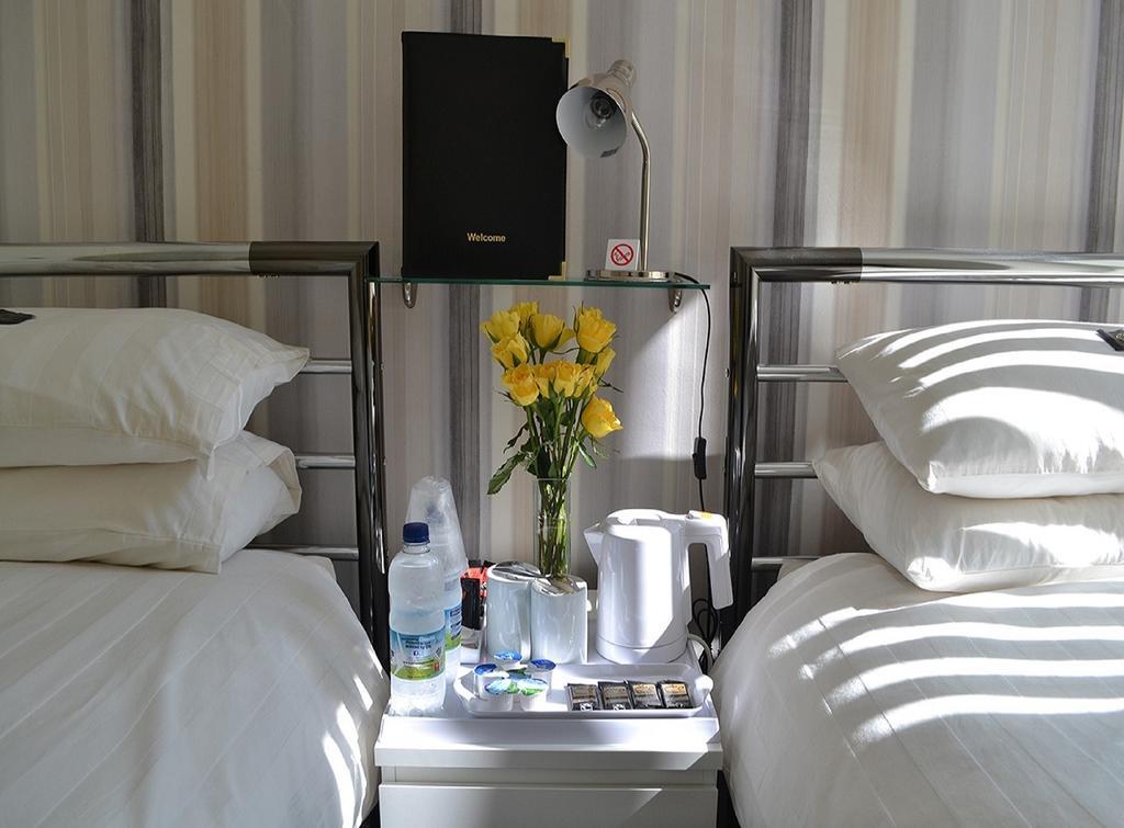 White Rose Guest House Tenby Oda fotoğraf